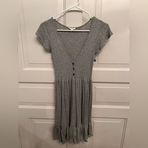 Cute grey dress!